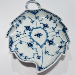 Royal Copenhagen 548 Blue Fluted Half Lace Leaf Serving Dish 9”